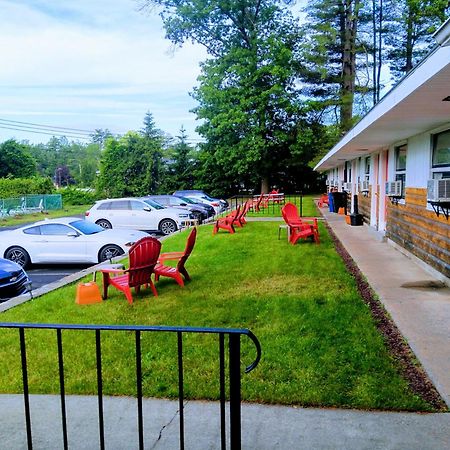 Robin Hood Motel Saratoga Springs Esterno foto