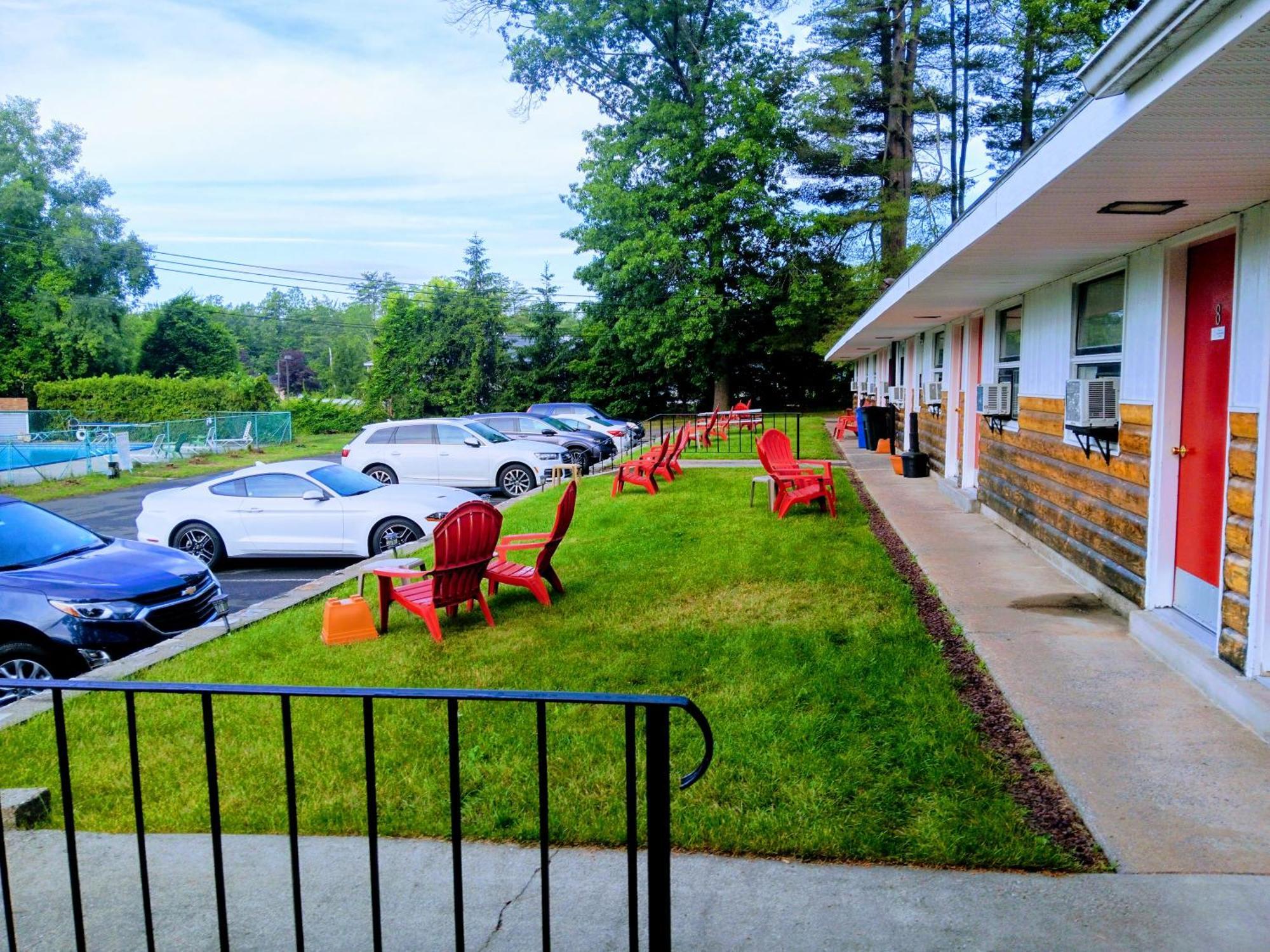 Robin Hood Motel Saratoga Springs Esterno foto