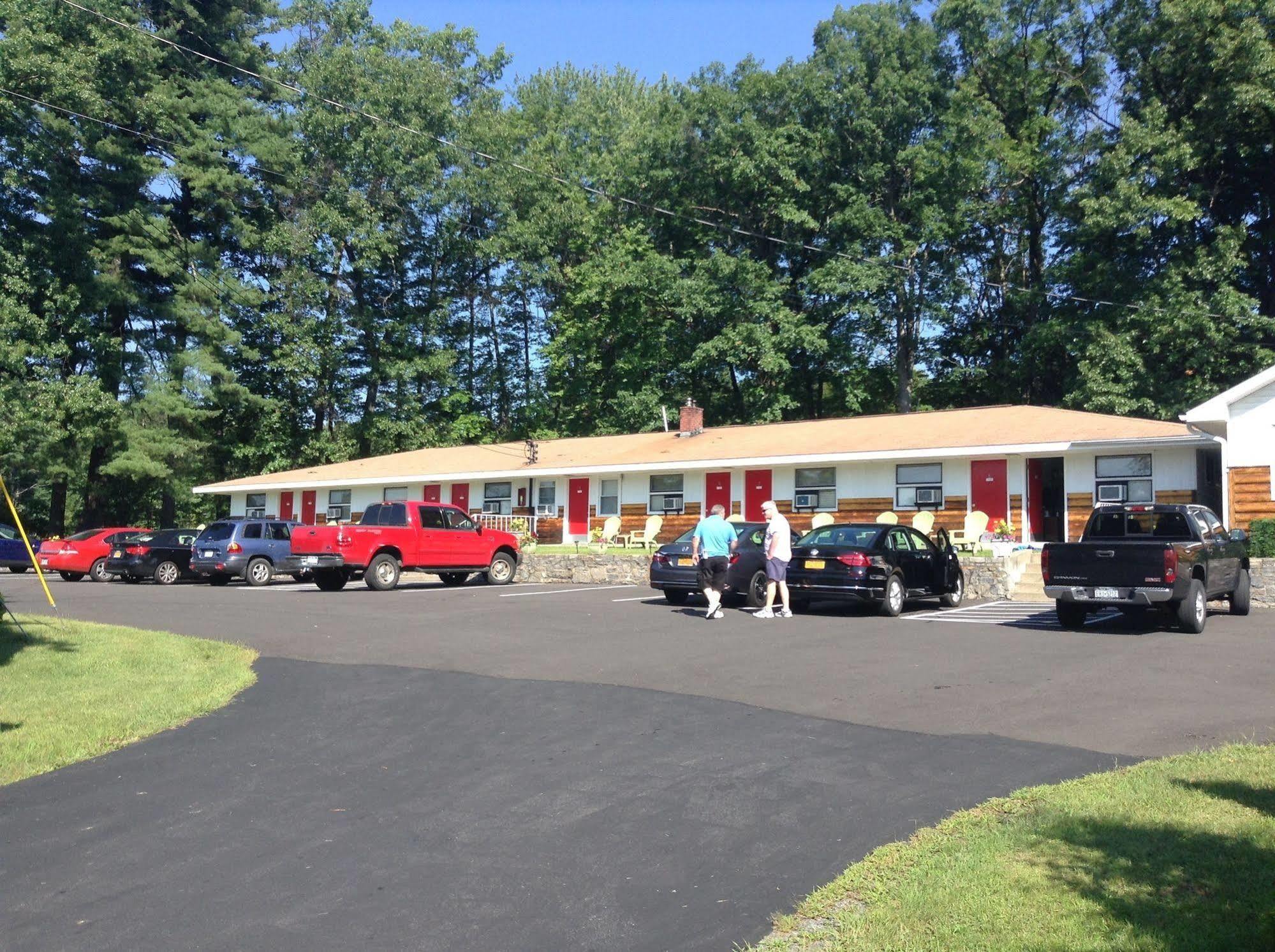 Robin Hood Motel Saratoga Springs Esterno foto